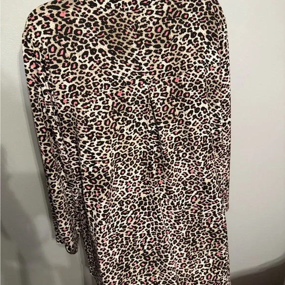 Dear Scarlett Leopard Print Top with Pink Accents Size Large - Picture 2 of 6